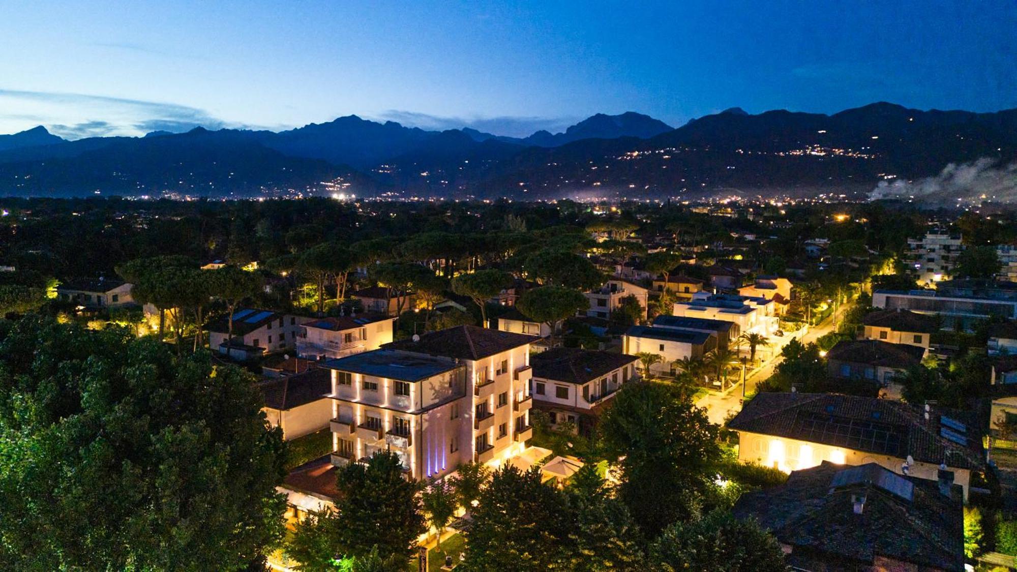Hotel Crystal Marina di Pietrasanta Bagian luar foto