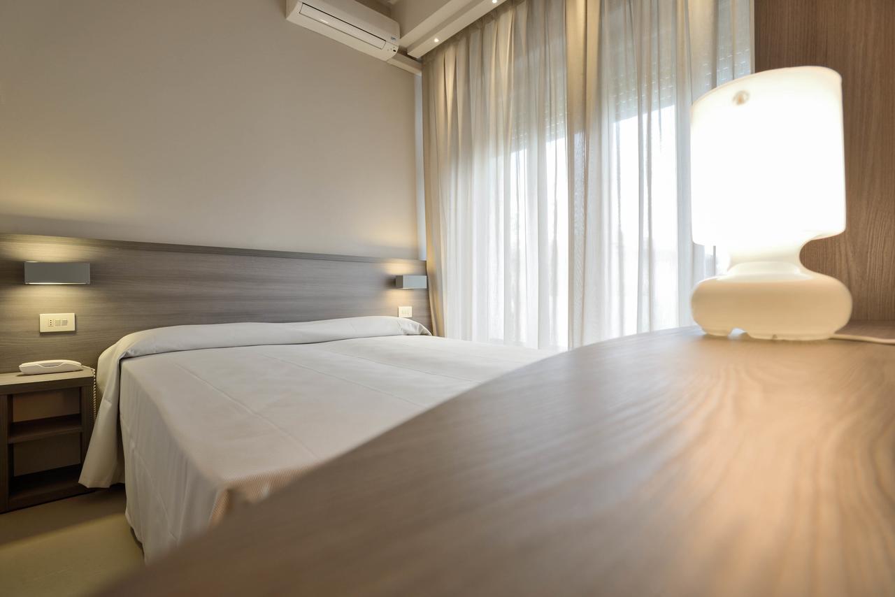 Hotel Crystal Marina di Pietrasanta Bagian luar foto