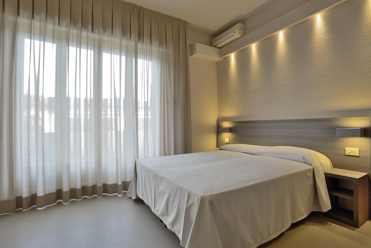 Hotel Crystal Marina di Pietrasanta Bagian luar foto