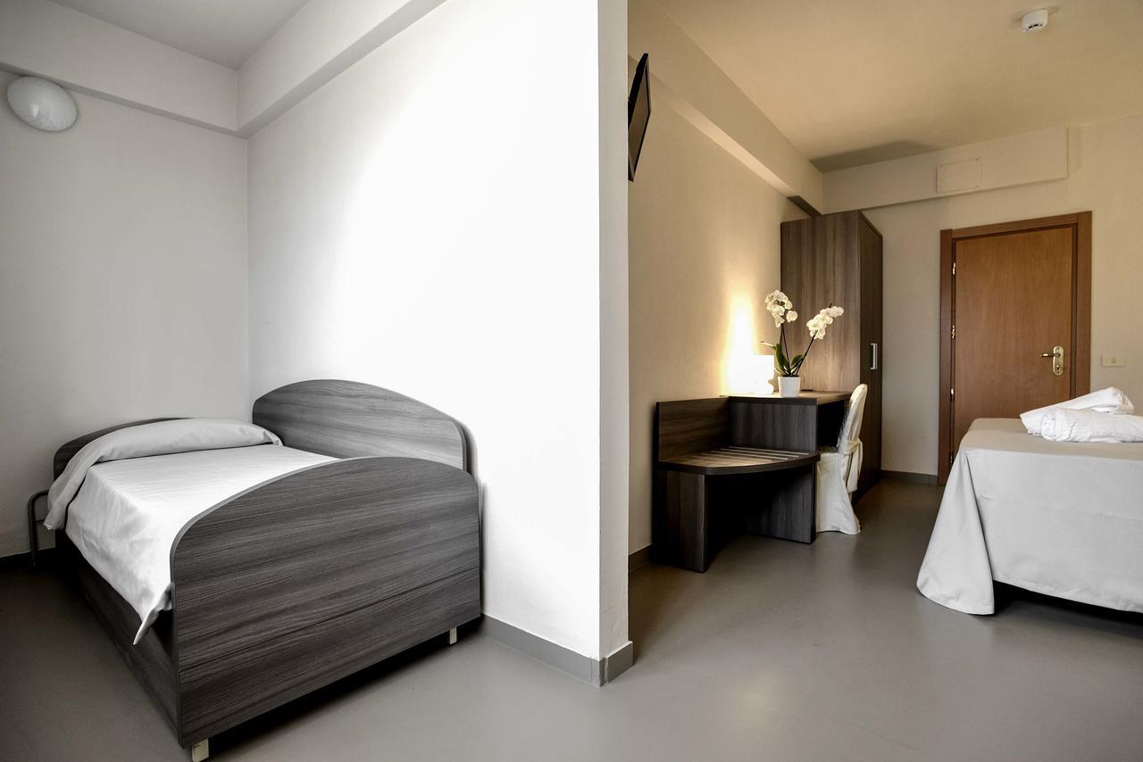 Hotel Crystal Marina di Pietrasanta Bagian luar foto
