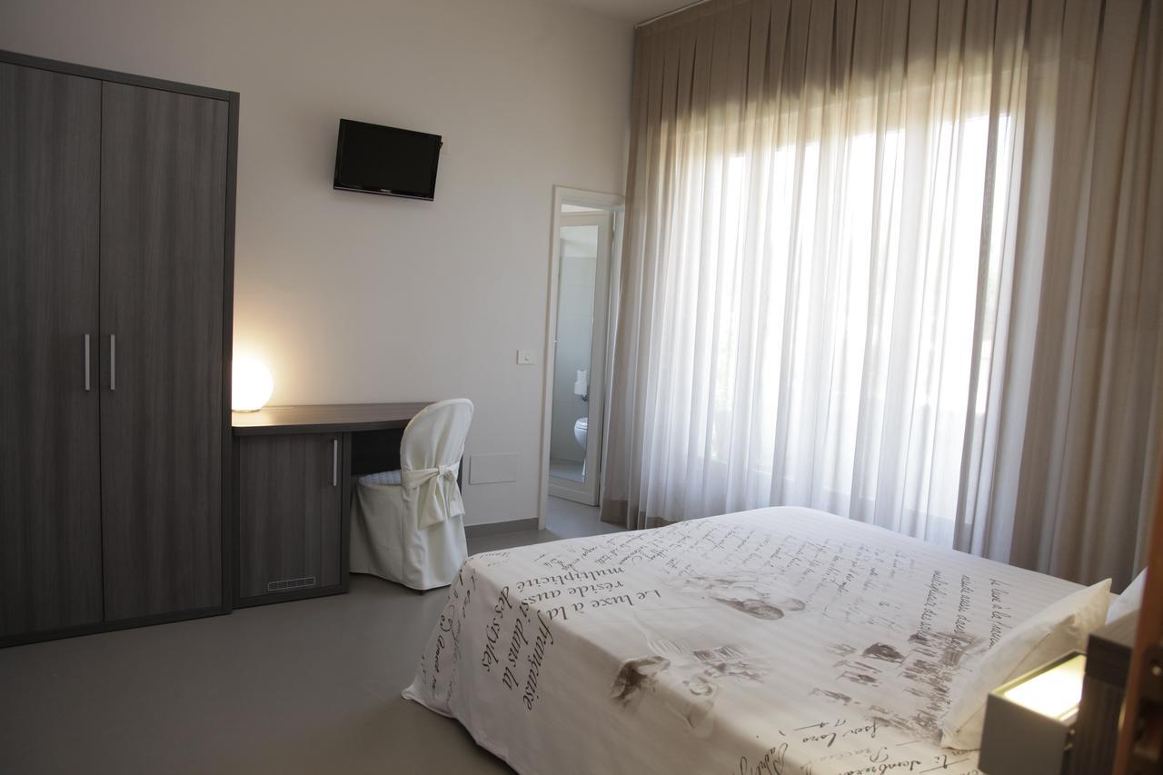 Hotel Crystal Marina di Pietrasanta Bagian luar foto