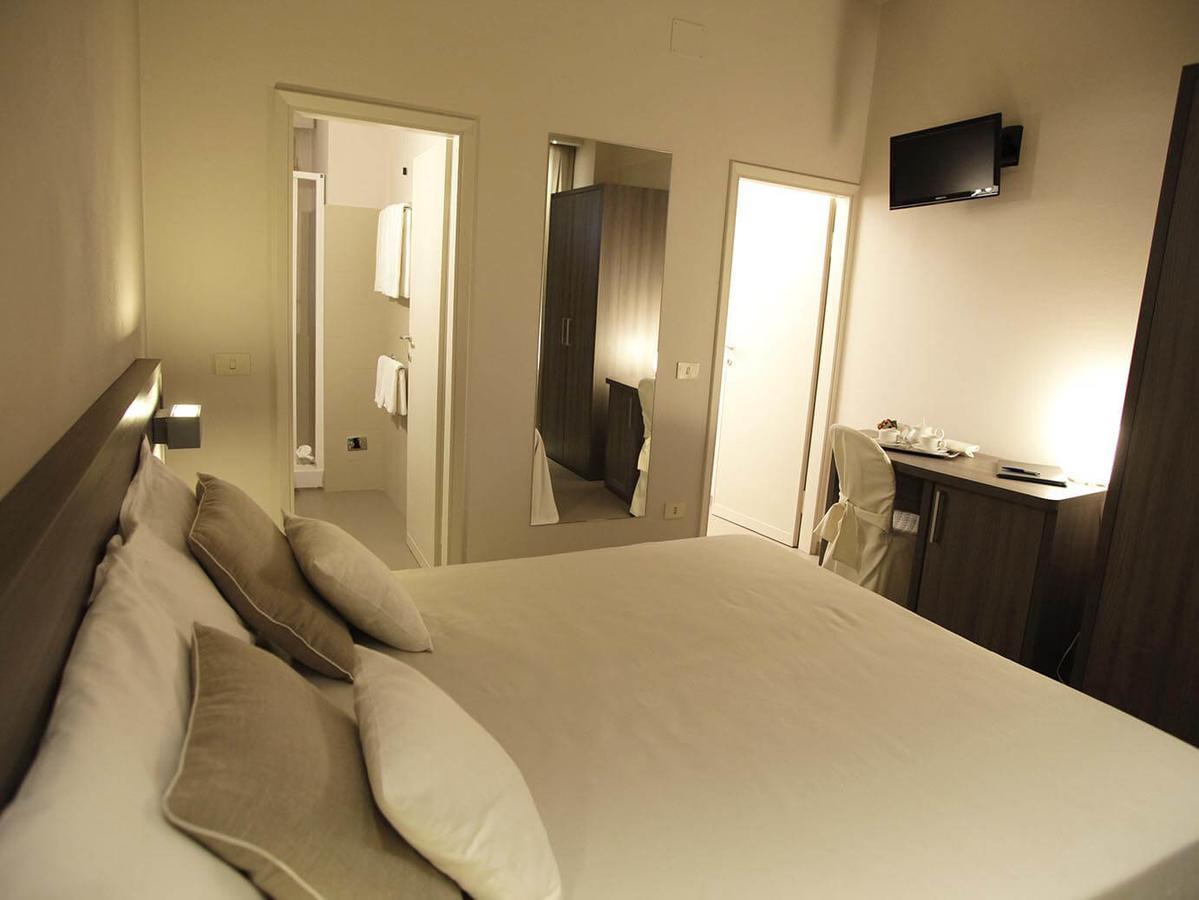 Hotel Crystal Marina di Pietrasanta Bagian luar foto