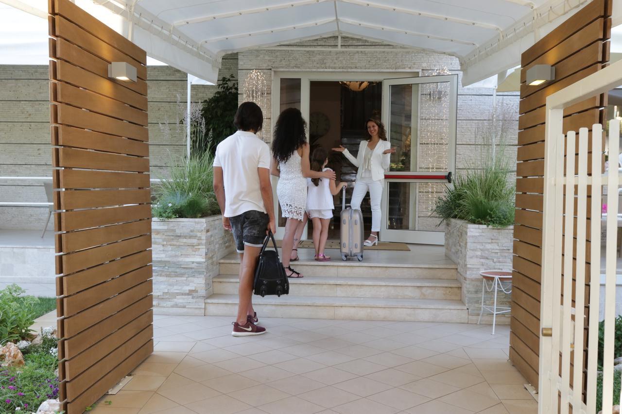 Hotel Crystal Marina di Pietrasanta Bagian luar foto
