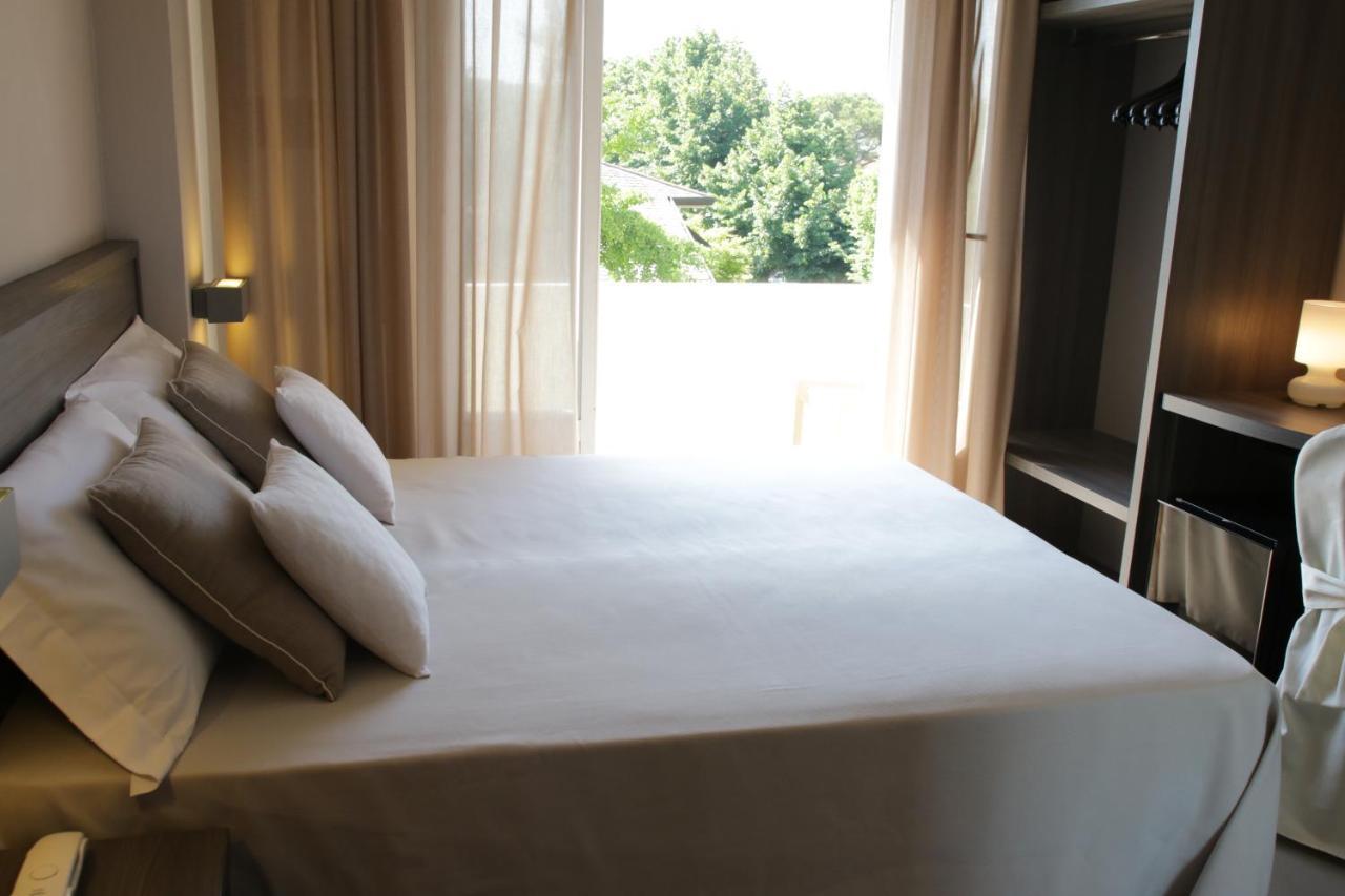 Hotel Crystal Marina di Pietrasanta Bagian luar foto
