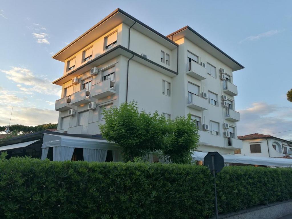 Hotel Crystal Marina di Pietrasanta Bagian luar foto